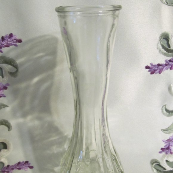 Vintage Hoosier 6" Clear Glass #4063-C Hexagon Bud Vase Diamond Cut Ribbed - Picture 6 of 15